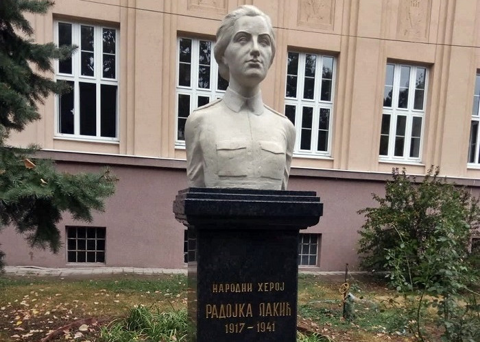 Vraćena bista Radojke Lakić