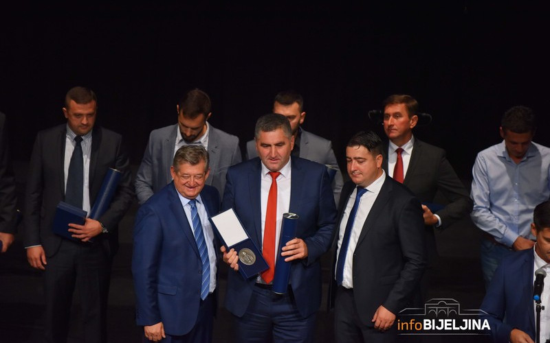 Čedomiru Stojanoviću dodijeljena srebrna medalja „Knez Ivo od Semberije