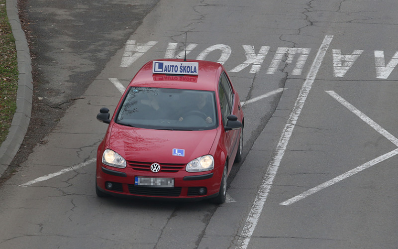 Autoškole traže višu cijenu polaganja vozačkih ispita, Ministarstvo protiv