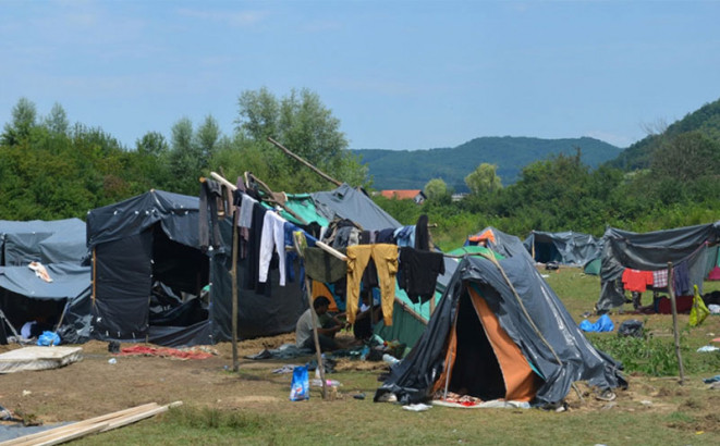 Migranti u Velikoj Kladuši pod najlonskim šatorima dočekuju hladne dane