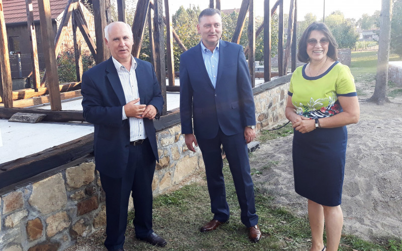 U Crnjelovu počela gradnja semberskog etno sela