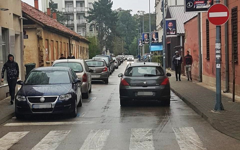 Atinska ulica 2. oktobra - Vozači voze u oba smjera /FOTO/