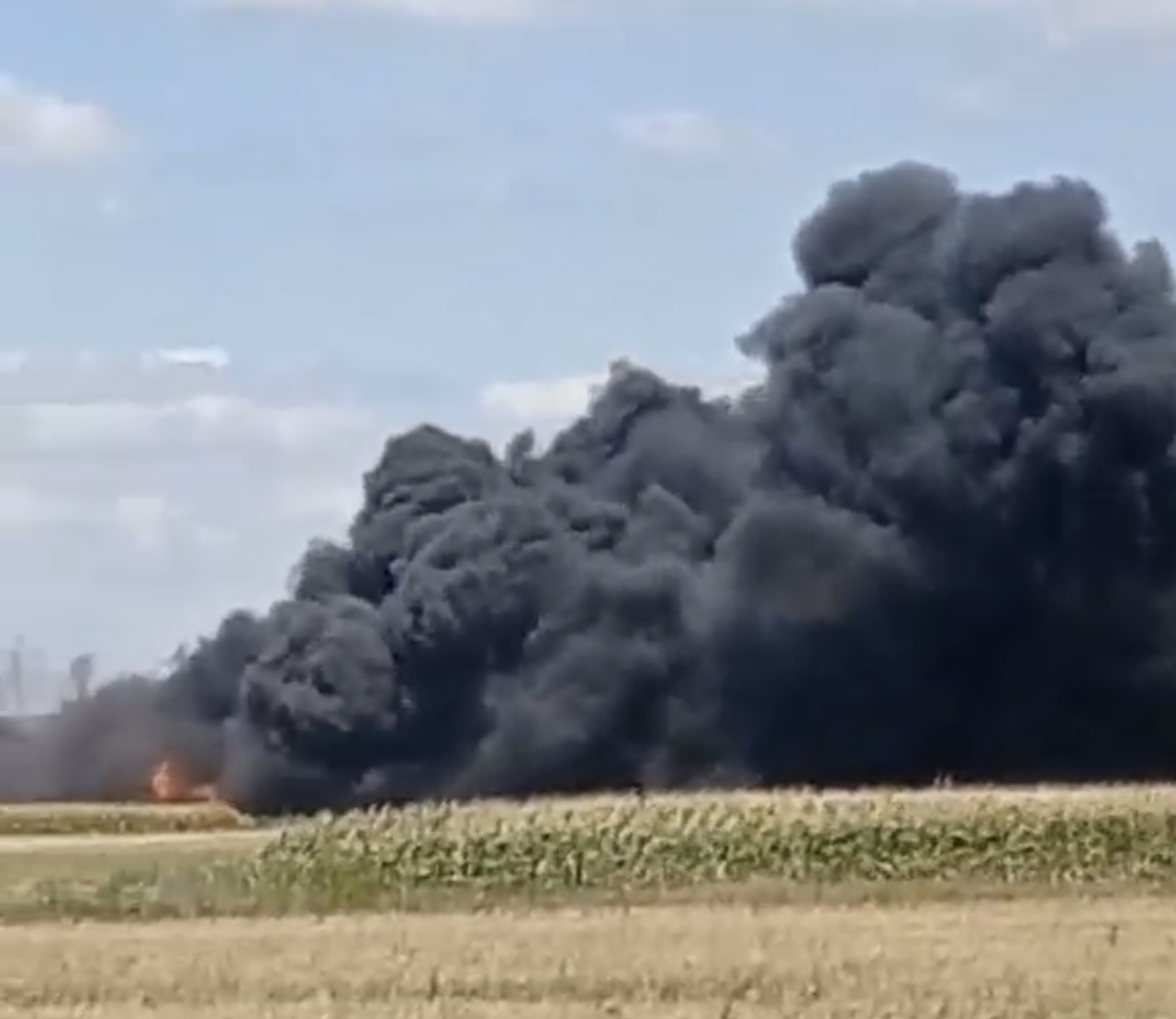 Požar u selu Brodac i dalje bukti, vatrogascima stiže ispomoć (FOTO) 