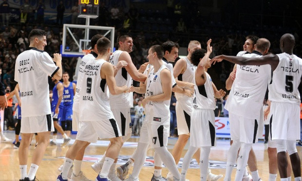 Crno-bijeli gostuju Mornaru