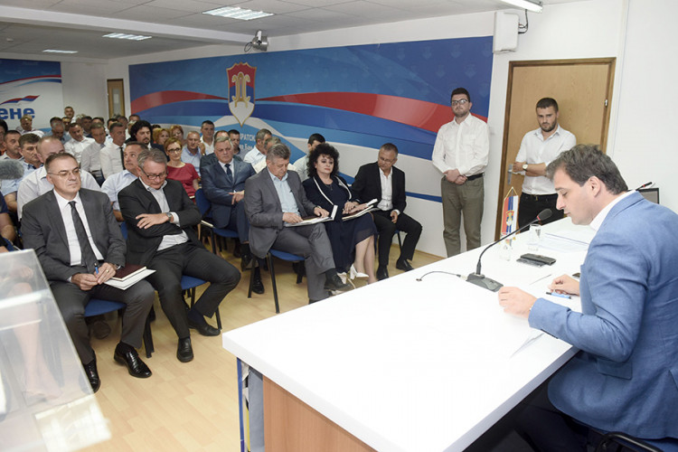 Danas odluke o koaliciji SDS-a sa SNSD-om i Govedarici