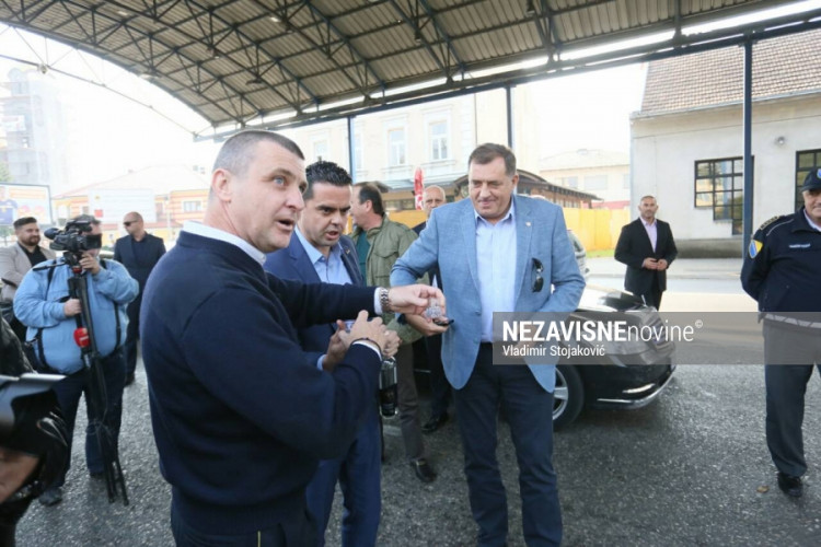 Dodik častio pripadnike Granične policije