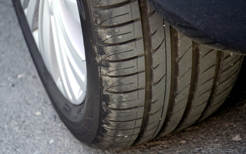 Tinejdžer osumnjičen za bušenje guma na 53 vozila