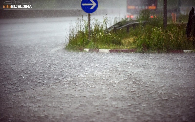 Zbog zagađenja sumpor - dioksidom padaju kisele kiše