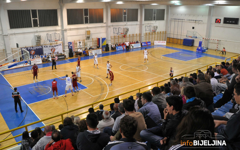 Dugovi izbacili košarkaše Radnika iz dvorane