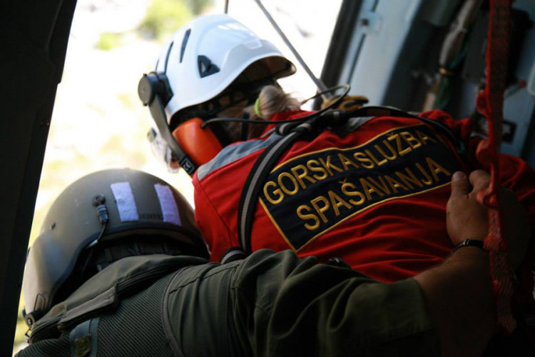 Migranti prelazili granicu preko Dinare, spasavao ih HGSS