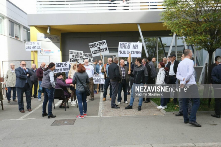 Burno pred početak GO SDS-a: Nekima aplauz, nekima zvižduci