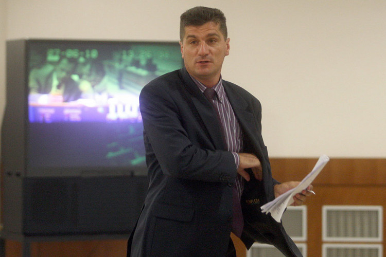 Grujić: Glavu dajem, fotelju ne dam