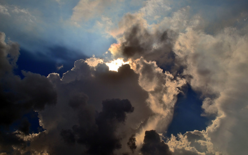 Danas pretežno oblačno i toplo, ponegdje kiša