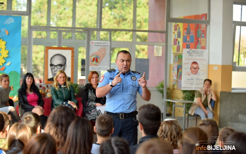 Bijeljina: Predavanjima do sprečavanja vršnjačkog nasilja /FOTO/