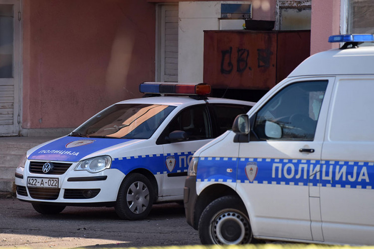 MUP RS: Pronađen ukradeni Range Rover, uhapšene tri osobe