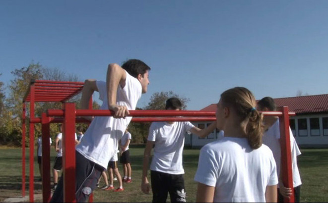 U Tehničkoj školi “Mihajlo Pupin” napravili teretanu na otvorenom