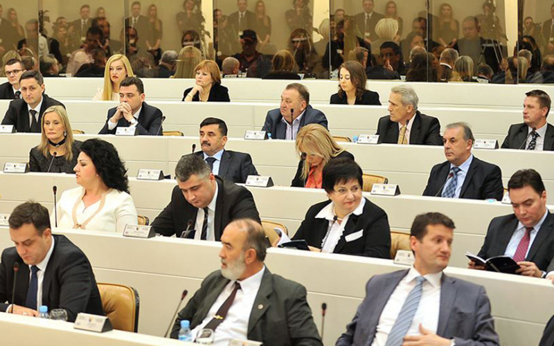 Poslanici gladni „bijelog hljeba“