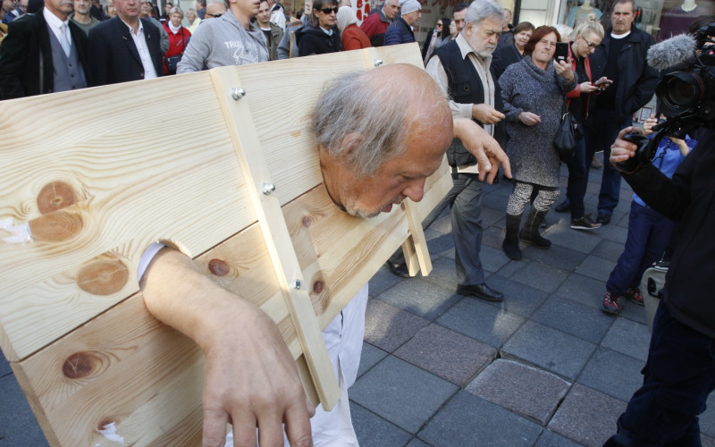 Zijah Sokolović performansom obilježio 50 godina rada