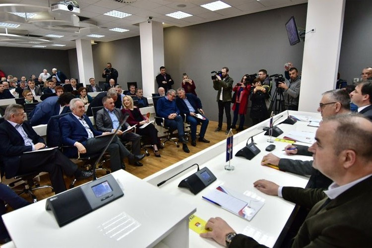 Mićo Mićić napustio sjednicu Glavnog Odbora SDS