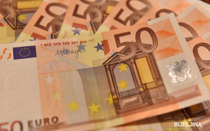 Prosječna plata u finansijskom sektoru RS 1.359 konvertibilnih maraka