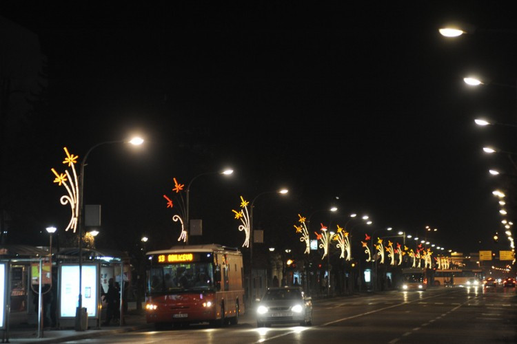 Počinje ukrašavanje gradova u RS: U novu godinu s novim ukrasima