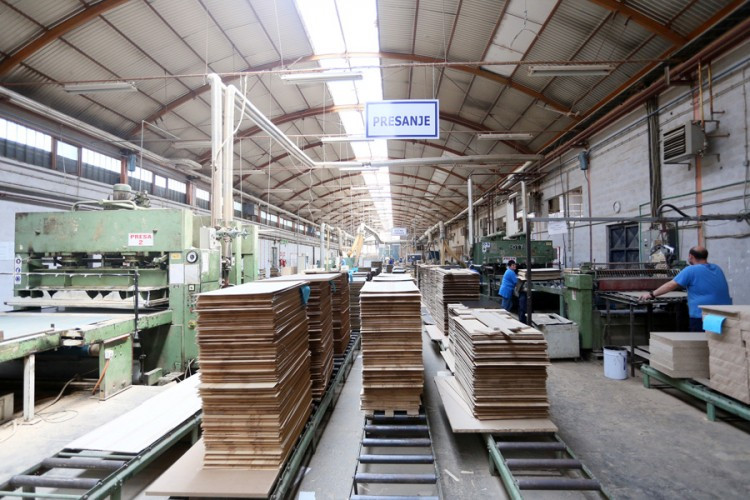 Drvoprerađivački sektor u RS dobija strateška preduzeća: Prerađivači ipak rezervisani