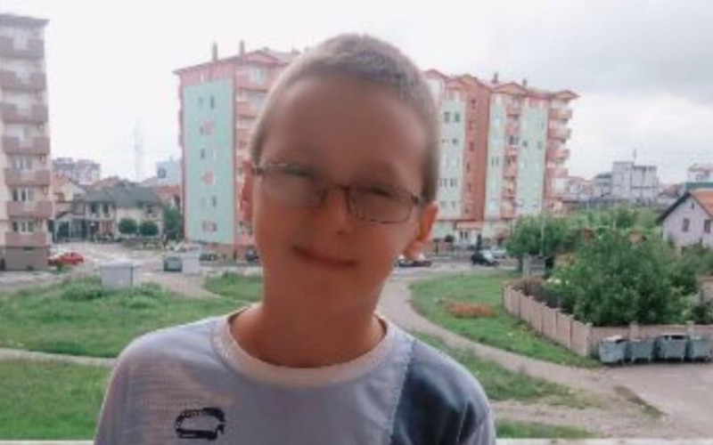 Dječaku Ivanu iz Bijeljine potrebno još novca da progleda