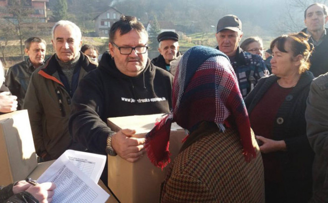 Pomoć dobrih ljudi uljepšaće praznike Sembercima koji nemaju nikakva primanja