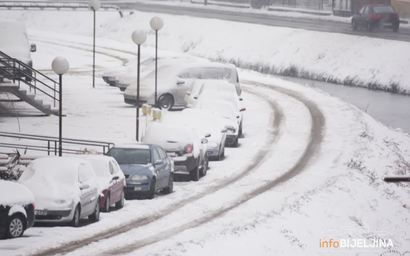 Bijeljina osvanula zavejana