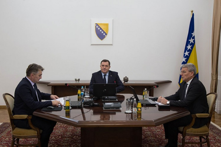 Predsjedništvo BiH smijenilo 21 ambasadora