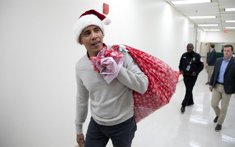 Barack Obama kao Djed Mraz dijelio darove bolesnoj djeci