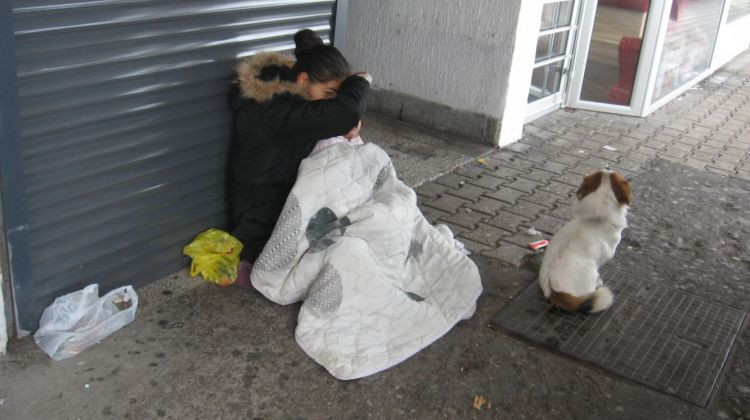 Prosjačenje na bijeljinskim ulicama: Bebe i malu djecu izlažu minusima