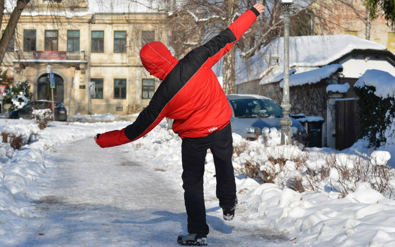 Bijeljina: Više od 50 građana zatražilo pomoć zbog padova na ledu