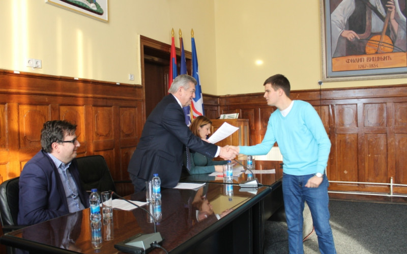 Uručeni ugovori o stipendiranju 20 studenata