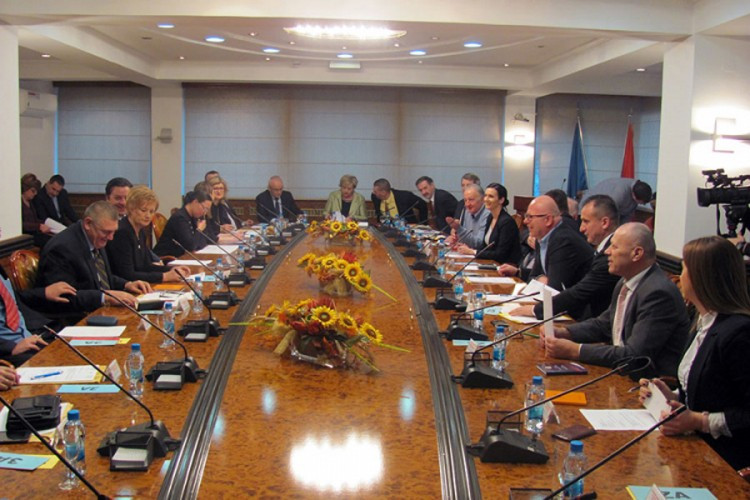 Svih devet bivših delegata Vijeća naroda RS zatražilo 