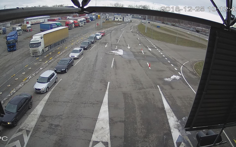 Izuzetno otežan saobraćaj na graničnom prelazu Rača