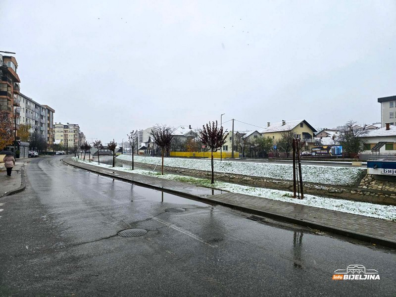 Zimska idila: Bijeljina osvanula pod snijegom (FOTO)