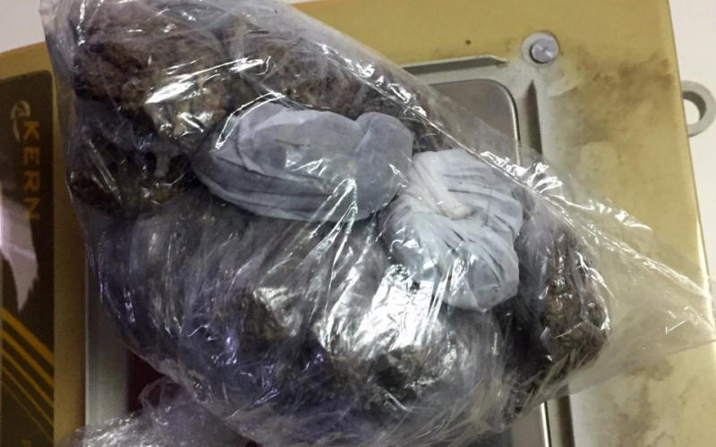 Pretresi u Bijeljini, pronađeni droga, cigarete, pištolj