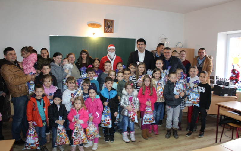 Lopare: Uručeni paketići mališanima