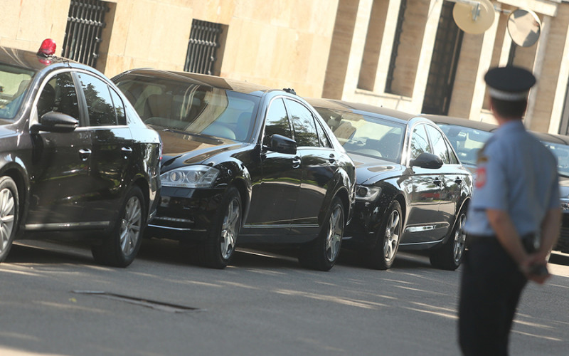 Funkcioneri u BiH imaju više službenih vozila nego neke opštine stanovnika