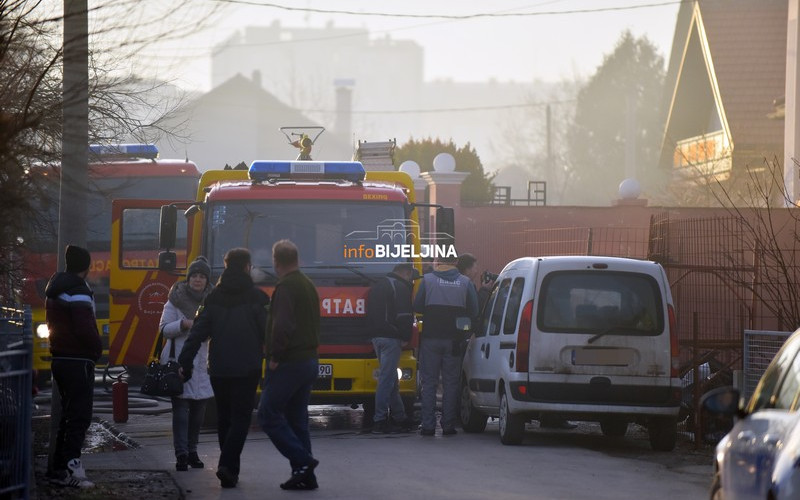 Požar u Bijeljini, dvije osobe zbrinute u bolnicu /FOTO/