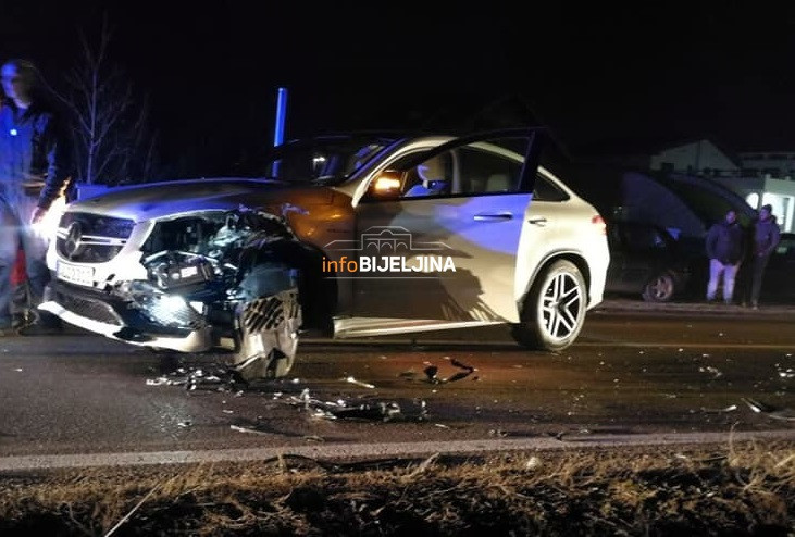 Sudar mercedesa i škode u Patkovači /FOTO/