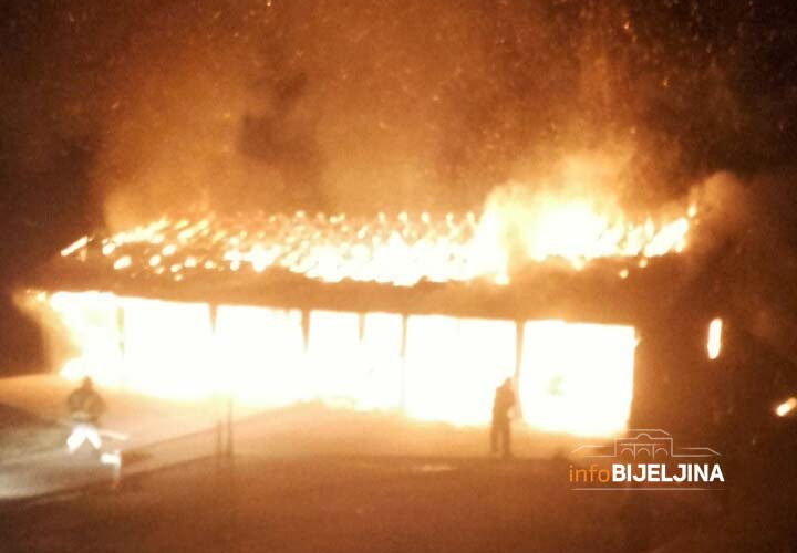 Izgorjelo imanje Duška Tomića i Dječija ambasada