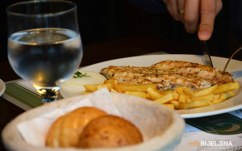 Glavna boljka prazničnih svetkovanja neumjerenost u jelu i piću