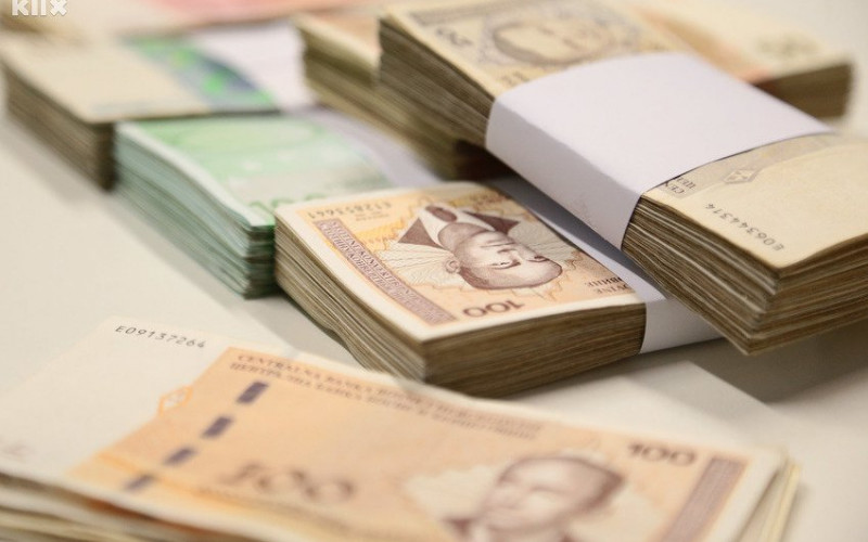 Pokušao ilegalno da iznese 250.000 dolara