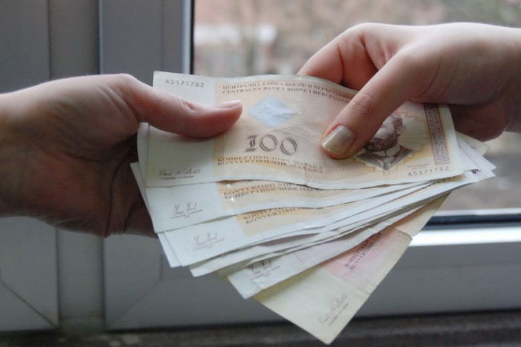 Razlika između najmanje i najveće plate u Srpskoj 675 KM
