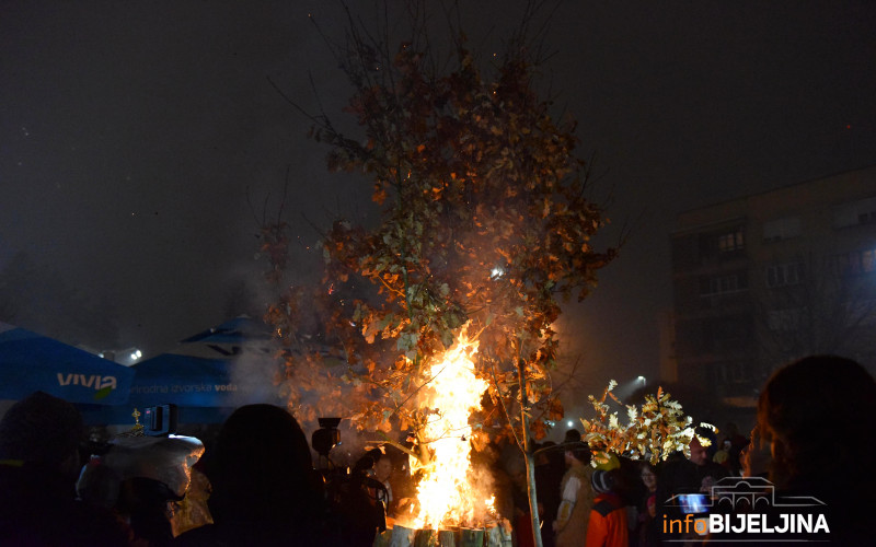Nalaganje badnjaka na trgu u 18.00 časova