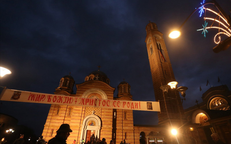 Večernja služba u Hramu Hrista Spasitelja, Dodik stigao sa unukom /FOTO/