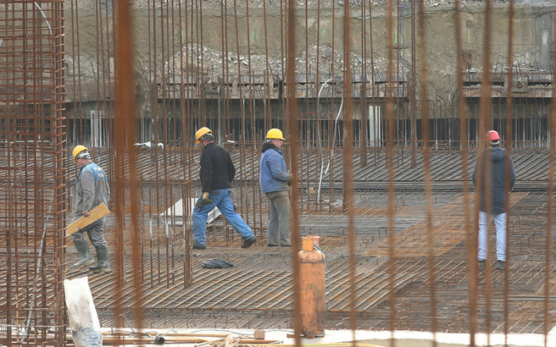 Za najmanje plate rade ugostitelji, građevinari i trgovci
