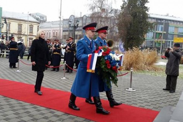 Cvijanovićeva položila vijenac na Spomenik srpskim braniocima Brčkog